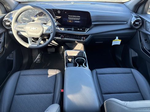 Used 2025 Chevrolet Equinox LT w/ Convenience Package II image 14