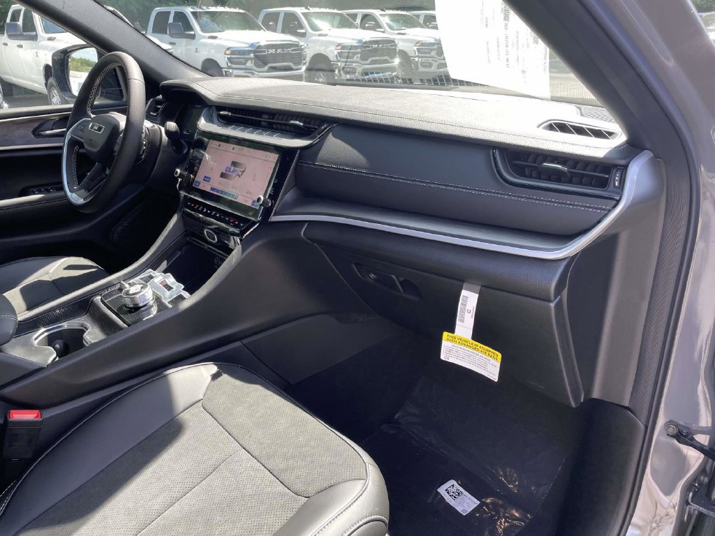 New 2027 Jeep Grand Cherokee Altitude AWD/4WD image 14