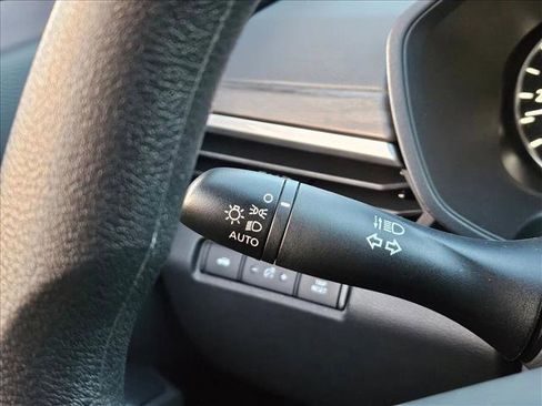 Used 2025 Nissan Altima 2.5 SV image 17