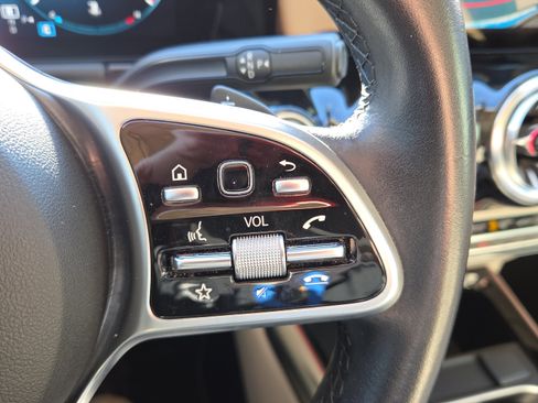 Used 2023 Mercedes-Benz GLA 250 w/ Premium Package image 31