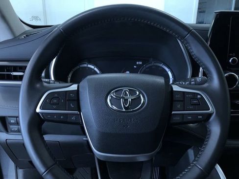 Certified 2024 Toyota Highlander XLE image 26