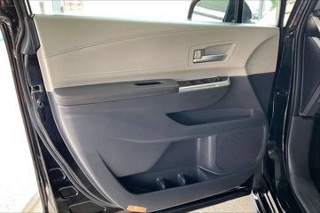 Used 2023 Toyota Sienna XLE FWD image 14