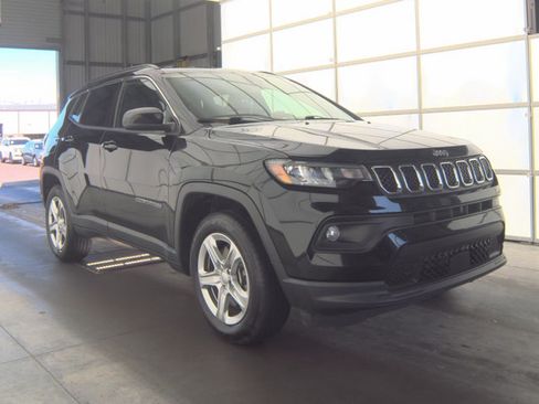 Used 2024 Jeep Compass Latitude AWD/4WD image 4