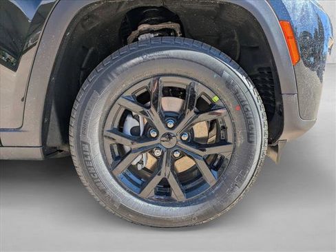 New 2026 Jeep Grand Cherokee Altitude image 17