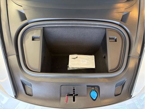 Used 2023 Porsche Taycan 4S w/ Premium Package image 33