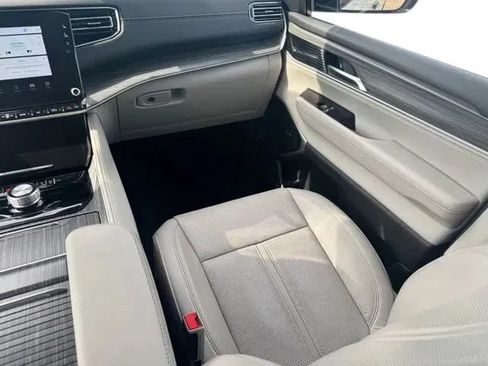 Used 2024 Jeep Wagoneer Series II w/ Flexible Seating Group AWD/4WD image 21