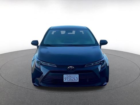 Used 2025 Toyota Corolla LE image 2