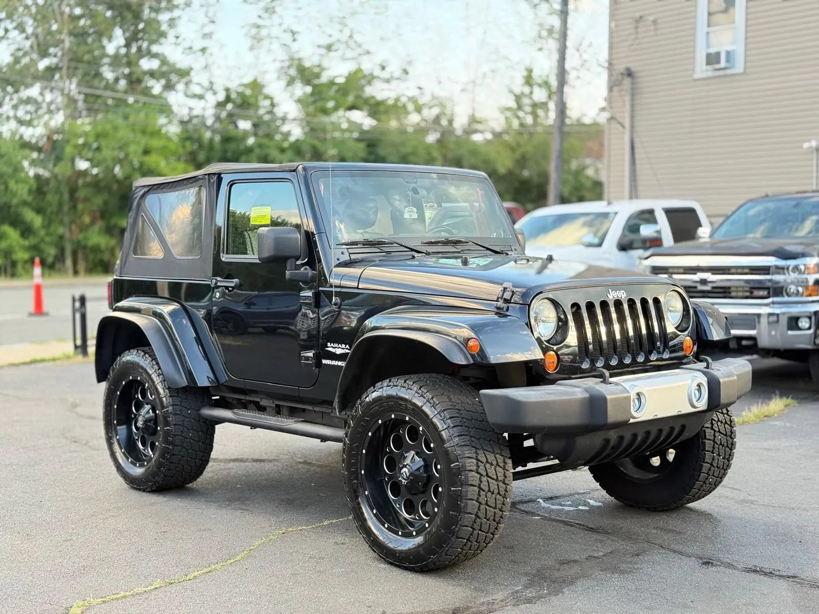 Used 2011 Jeep Wrangler Sahara w/ Connectivity Group AWD/4WD image 5
