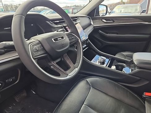 Certified 2023 Jeep Grand Cherokee L Limited w/ Black Appearance Package AWD/4WD image 19