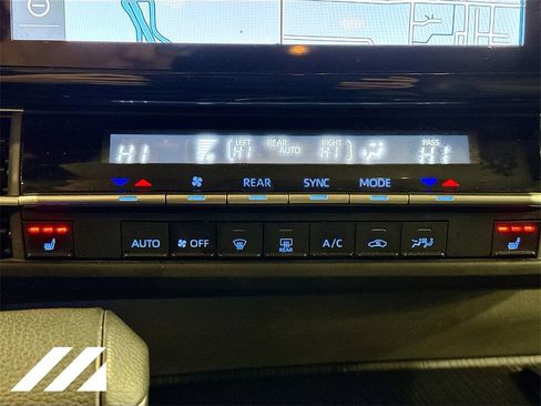 Used 2022 Toyota Sienna XSE image 18