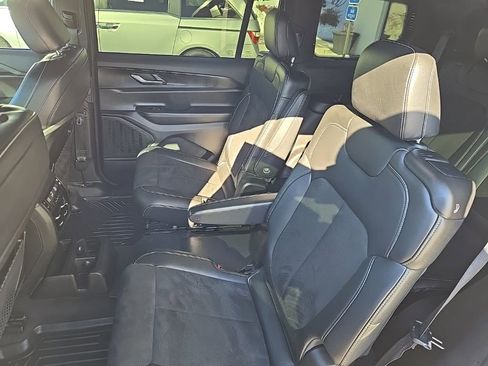 Used 2025 Jeep Grand Cherokee L Altitude image 42