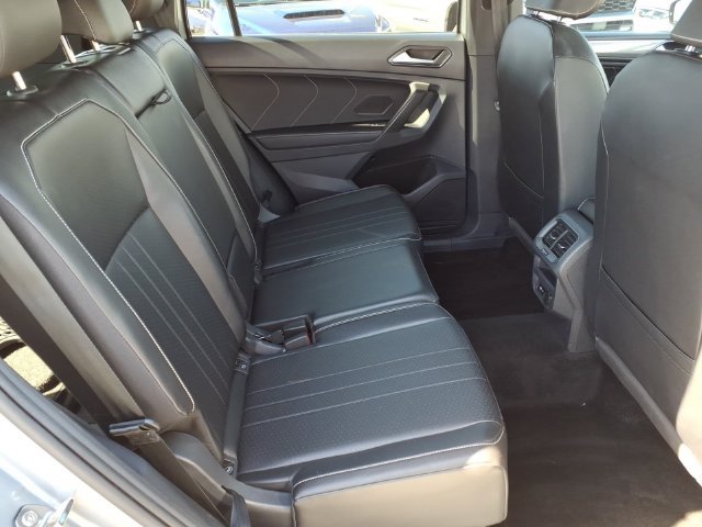 Used 2024 Volkswagen Tiguan SE R-Line AWD/4WD image 20