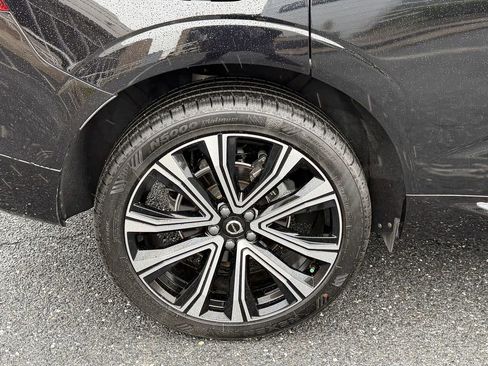 Certified 2023 Volvo XC60 B5 Ultimate w/ Climate Package AWD/4WD image 12