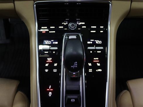 Used 2018 Porsche Panamera 4S image 28