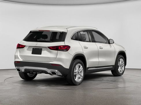 Used 2023 Mercedes-Benz GLA 250 4MATIC image 2