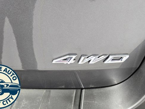 Used 2022 Ford Explorer XLT AWD/4WD image 36