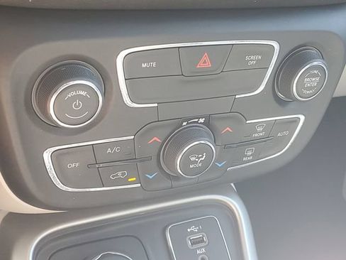 Used 2021 Jeep Compass Latitude AWD/4WD image 27