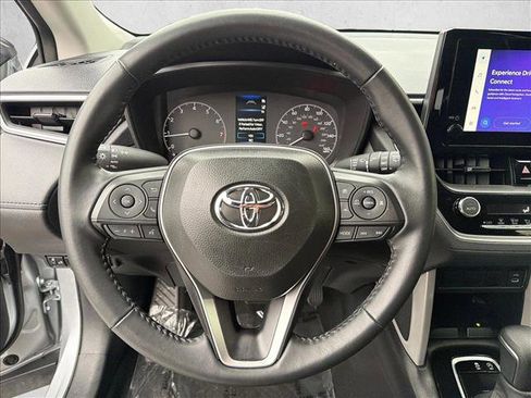 Used 2025 Toyota Corolla Cross LE image 14