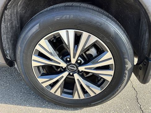 Certified 2023 Nissan Rogue SV w/ SV Premium B Package FWD image 10