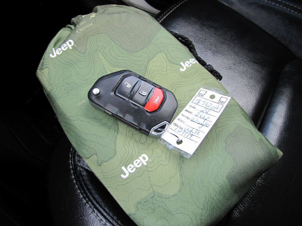 Used 2022 Jeep Wrangler Unlimited Sahara AWD/4WD image 42