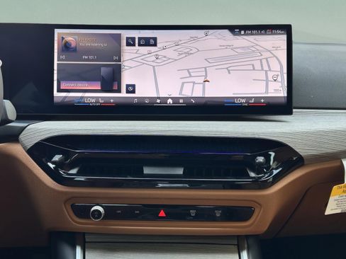 Used 2025 BMW 330i Sedan image 12