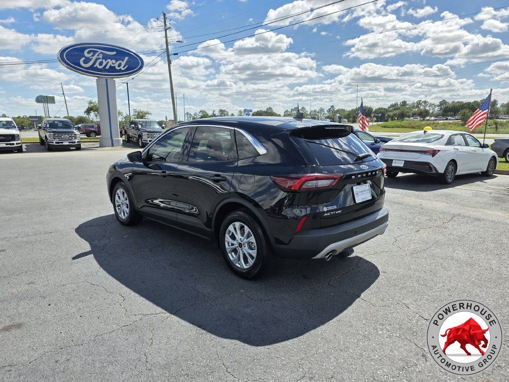 Used 2024 Ford Escape Active w/ Tech Pack #1 FWD image 3