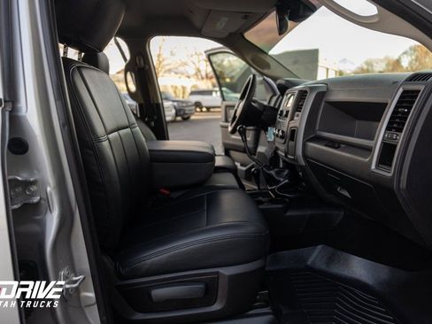 Used 2017 RAM 3500 Tradesman w/ Chrome Appearance Group image 15