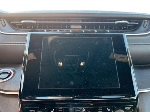 Used 2024 Jeep Grand Cherokee Altitude image 18