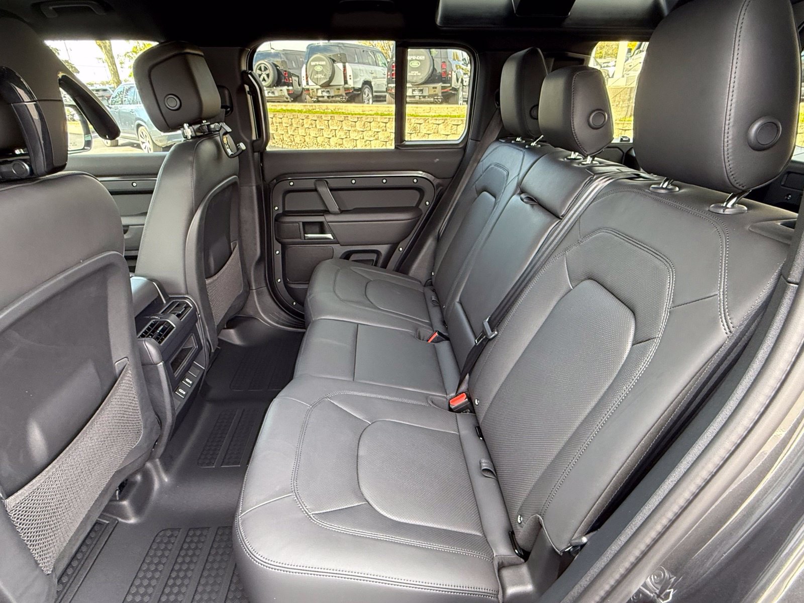 New 2026 Land Rover Defender 110 X-Dynamic SE AWD/4WD image 15