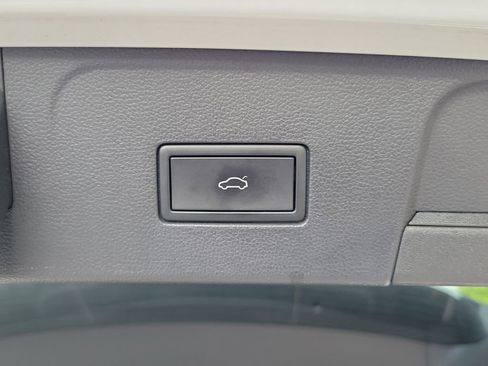 Used 2024 Volkswagen Atlas SE FWD image 17