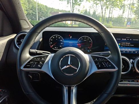 Used 2025 Mercedes-Benz GLB 250 4MATIC image 20