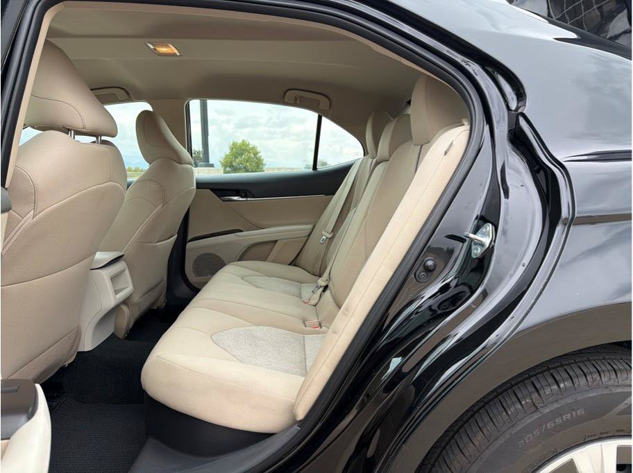 Used 2022 Toyota Camry LE FWD image 11