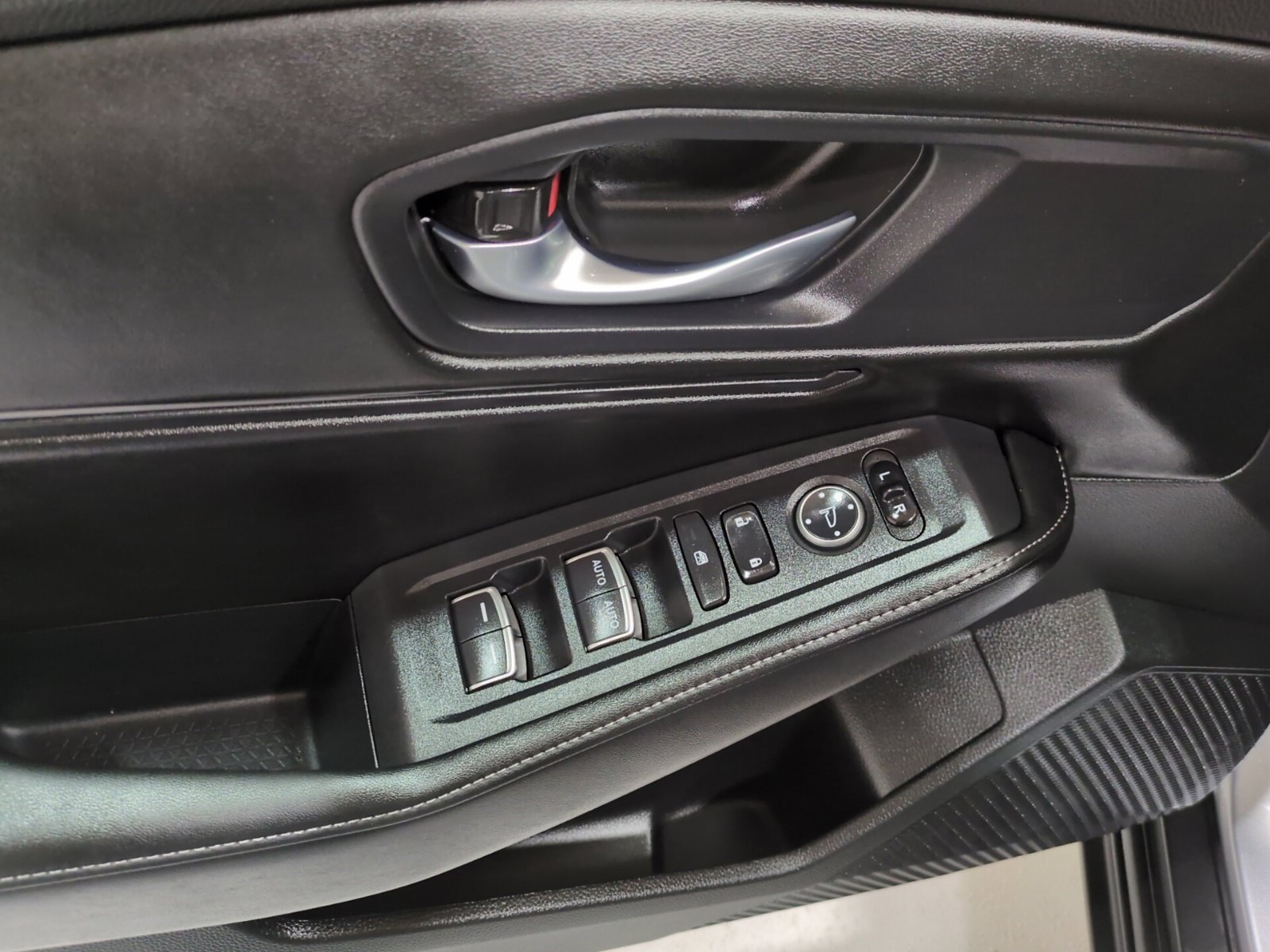 Used 2025 Honda Accord Sport image 18