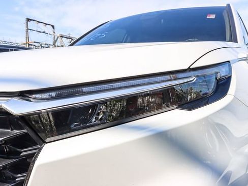 Used 2024 Honda CR-V EX image 11