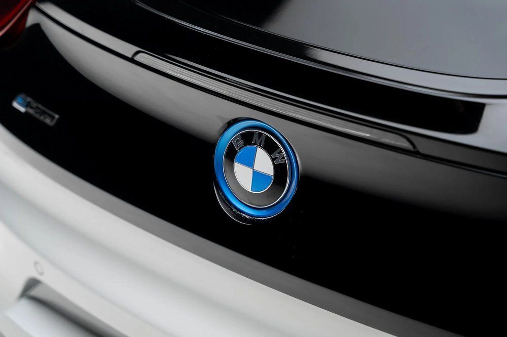 Used 2019 BMW i8 Roadster AWD/4WD image 31