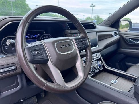 Used 2021 GMC Yukon XL Denali w/ Denali Premium Package AWD/4WD image 9