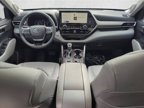 Used 2026 Toyota Highlander Limited AWD/4WD image 22