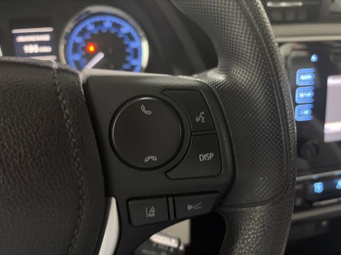 Used 2018 Toyota Corolla LE image 15