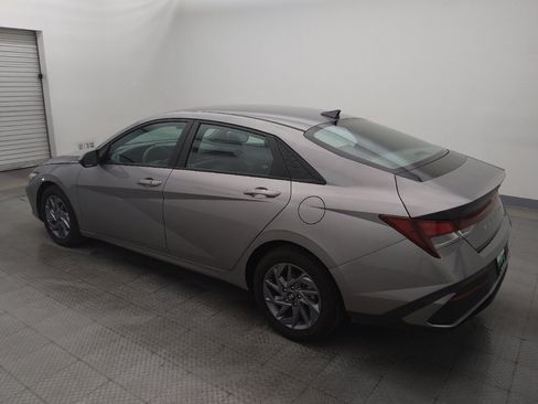 Used 2024 Hyundai Elantra SEL FWD image 3