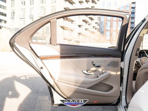 Used 2018 Mercedes-Benz S 560 4MATIC Sedan w/ Premium Package image 47