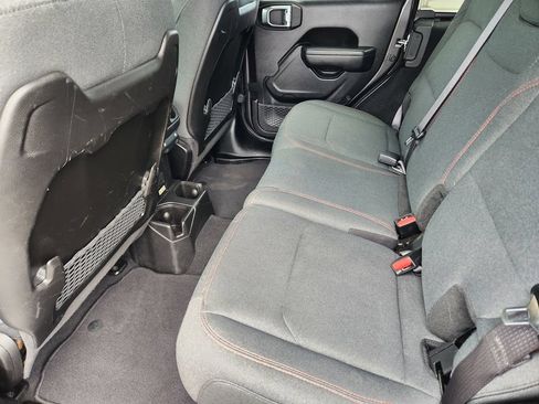 Used 2025 Jeep Wrangler Unlimited Rubicon AWD/4WD image 29
