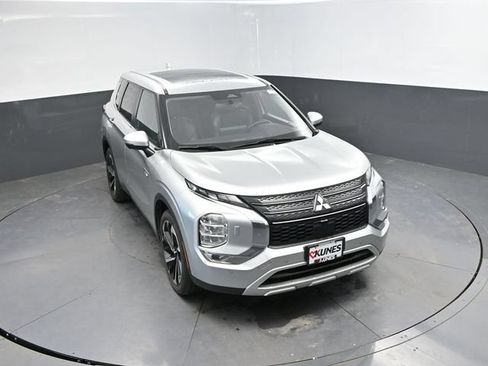 Used 2024 Mitsubishi Outlander 4WD Plug-In Hybrid image 45