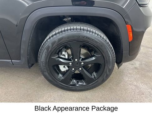 Used 2023 Jeep Grand Cherokee Limited w/ Black Appearance Package image 16