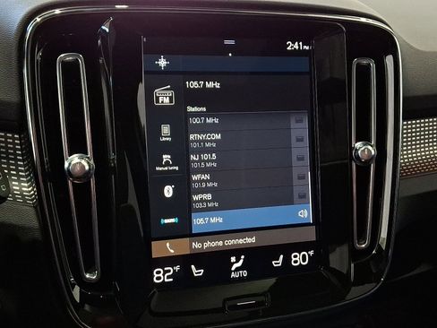 Used 2022 Volvo XC40 T5 R-Design w/ Climate Package image 18