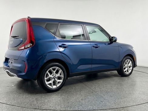 Used 2025 Kia Soul LX w/ LX Technology Package FWD image 9