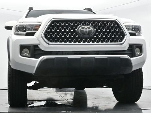 Used 2018 Toyota Tacoma TRD Off-Road AWD/4WD image 43