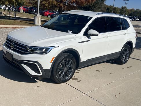 Certified 2023 Volkswagen Tiguan SE image 5