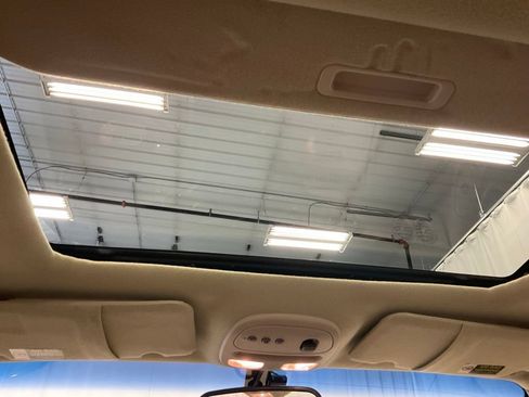 Used 2001 Pontiac Bonneville SLE FWD image 34