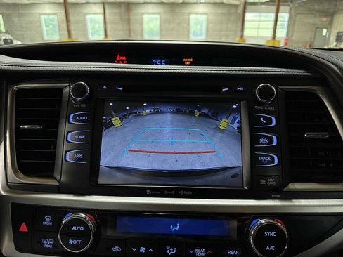 Certified 2019 Toyota Highlander XLE AWD/4WD image 27