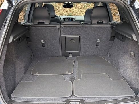 Used 2022 Volvo XC40 P8 Recharge Ultimate image 28